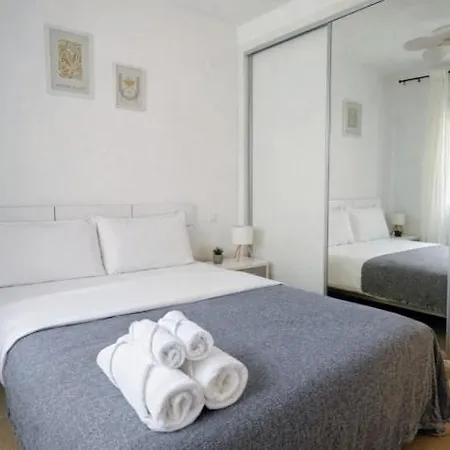 Amplio Piso Con Terraza Cerca De La Playa *