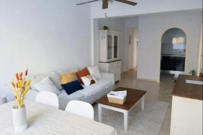 Apartamento Amplio Piso Con Terraza Cerca De La Playa