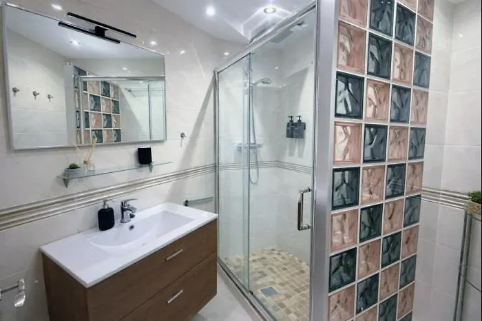 Amplio Piso Con Terraza Cerca De La Playa *